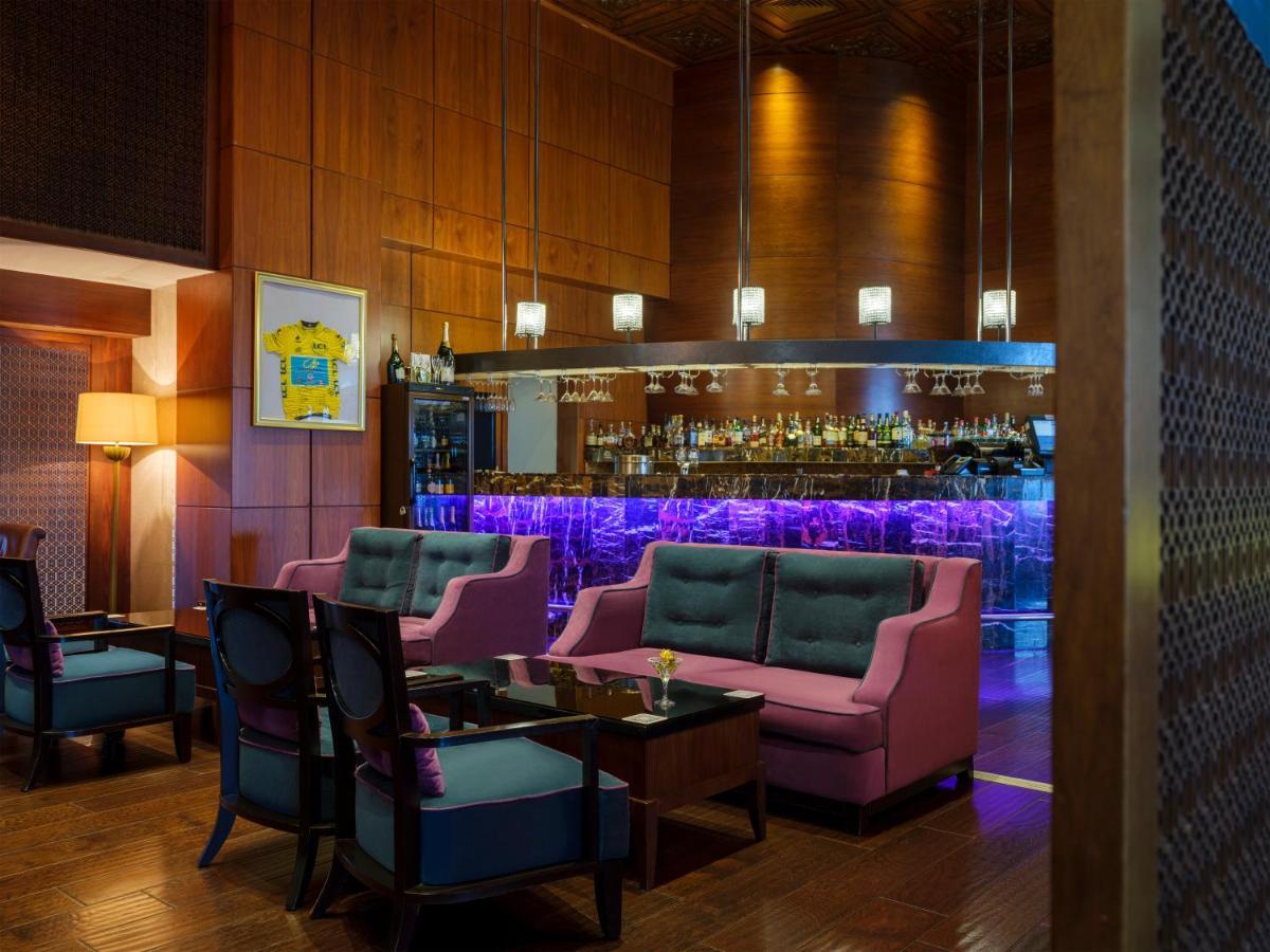 Rixos Borovoe Hotel ชูชินสก์ ภายนอก รูปภาพ The bar at the lounge