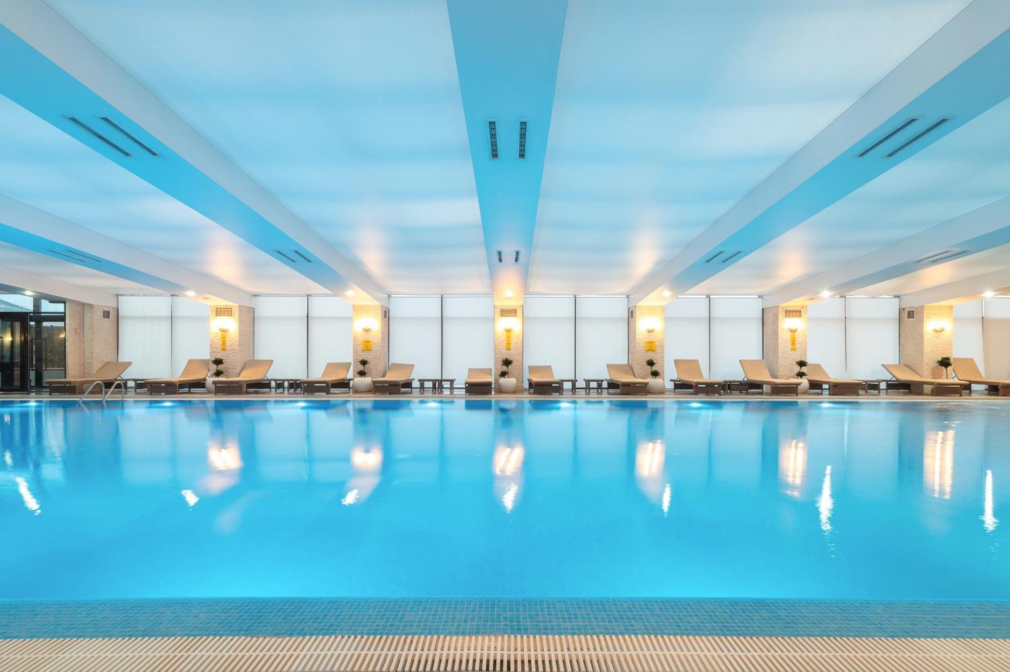 Rixos Borovoe Hotel ชูชินสก์ ภายนอก รูปภาพ The pool at the hotel